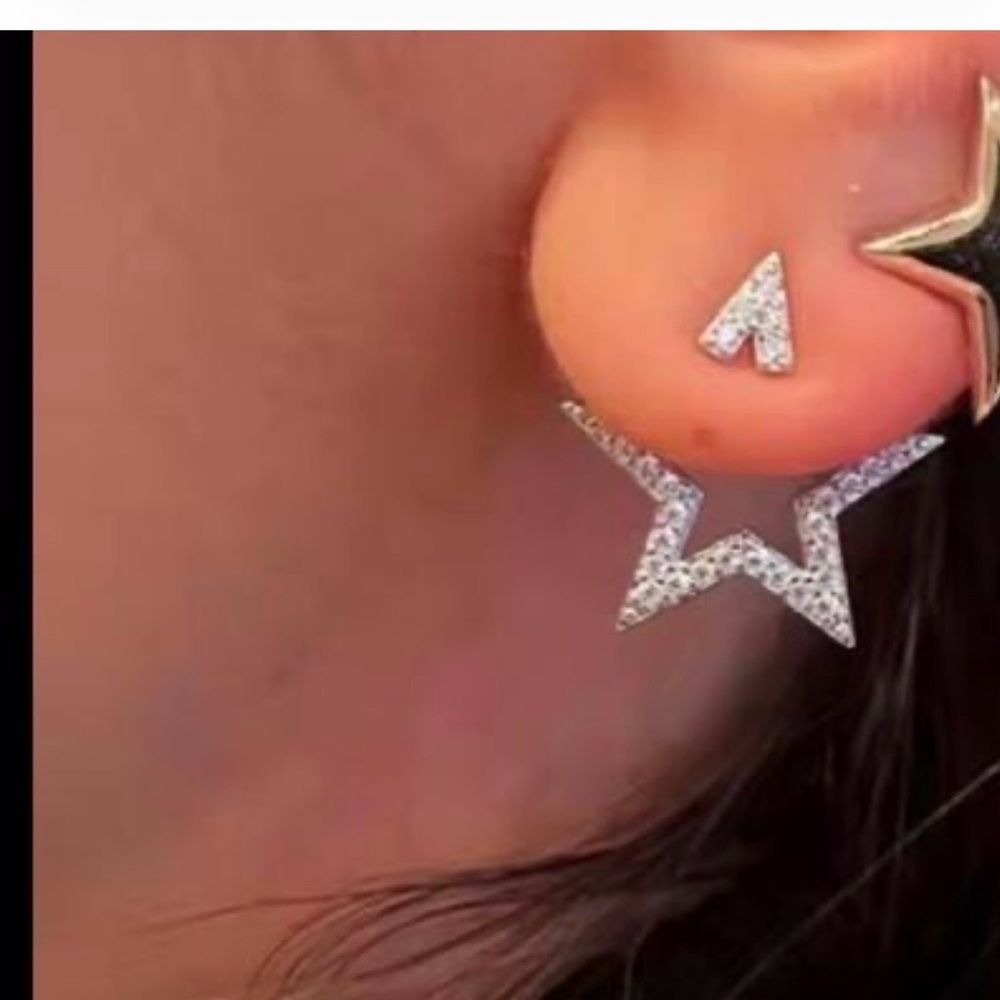 NEW Pair of “Sparking Stellar Star” Silver Rhinestone Earrings!